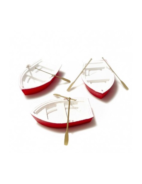 Set of 3 red small boats
