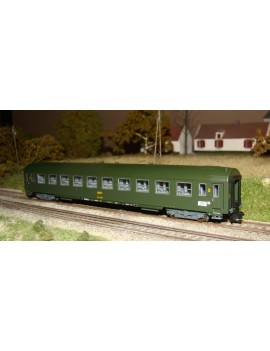 Set of 2 SNCF UIC carriages...