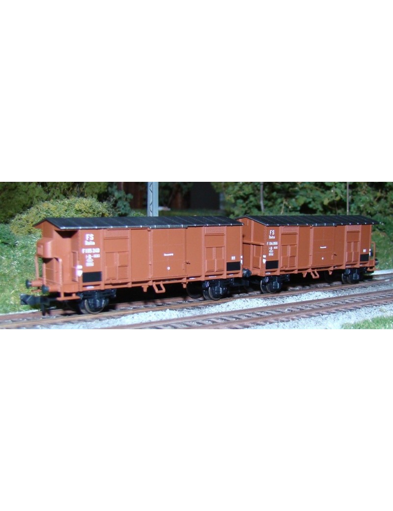 Set of 2 FS covered wagons with box era IIIa