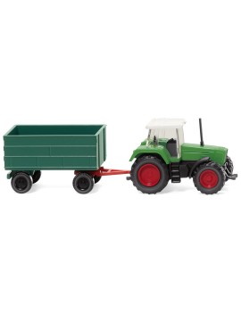 Fendt tractor with trailer